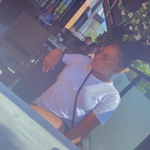 Meet your Posher, Leslie